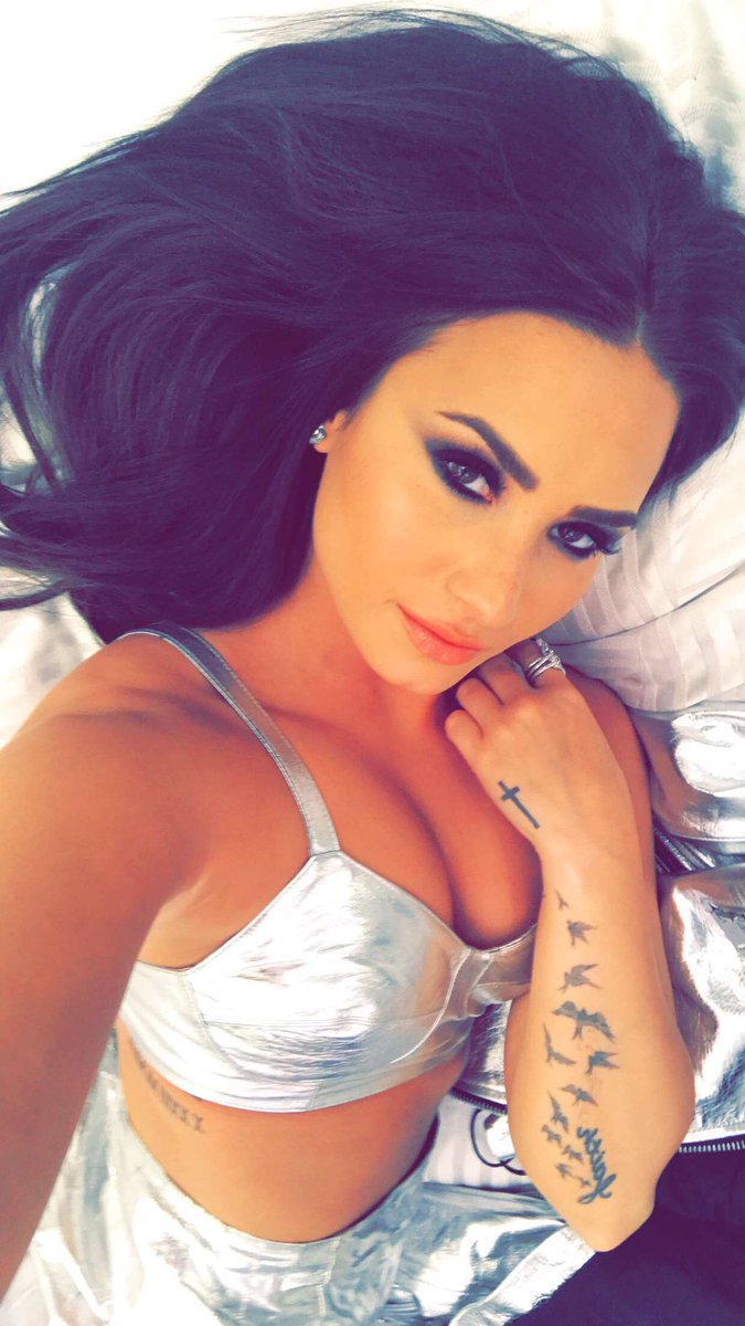 celebdish:  Demi Lovato http://celebdish.tumblr.com Join us on the Podpocalypse Discord