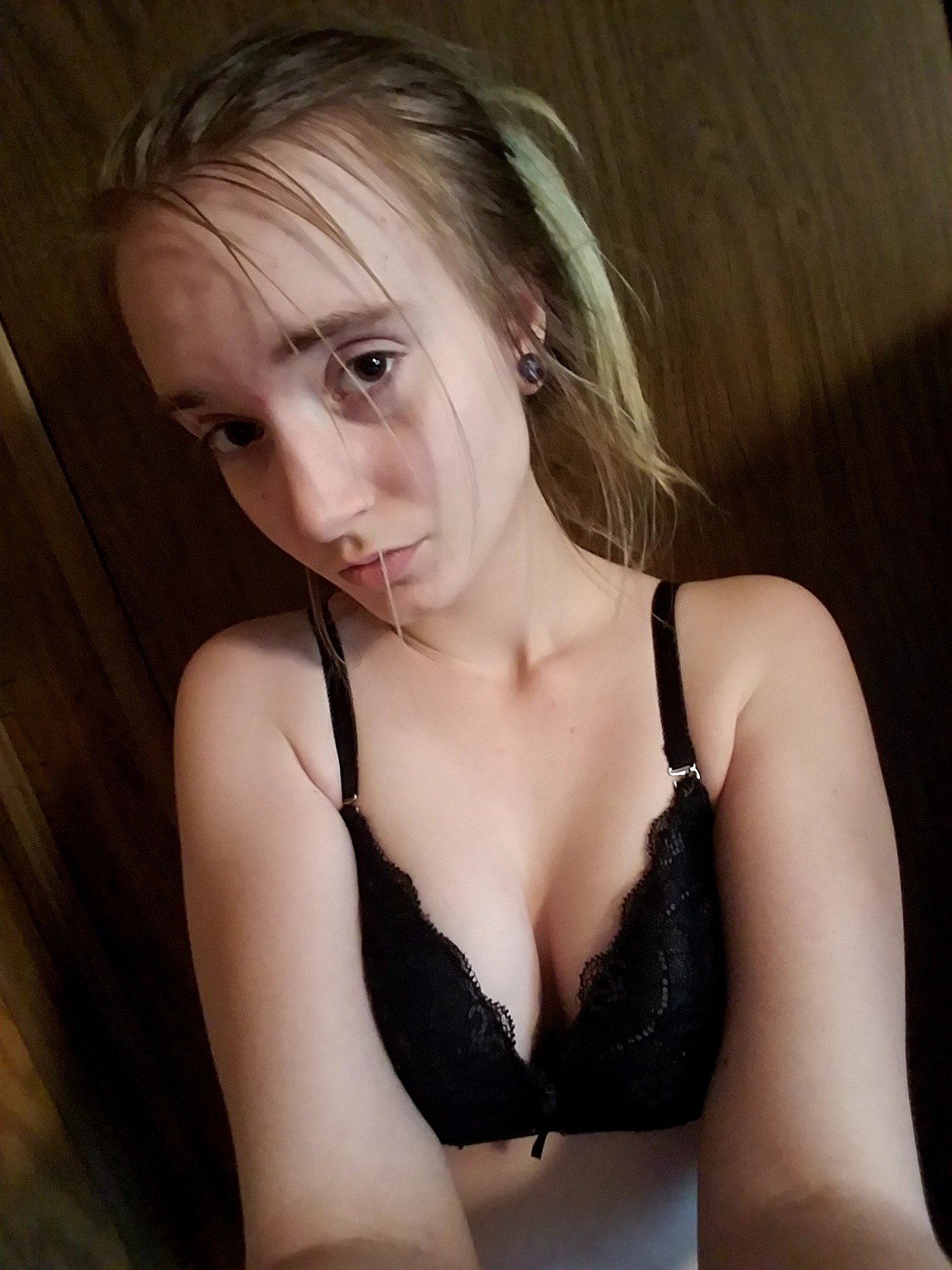 naughty-nikkis-nsfw:Come play with me babes 