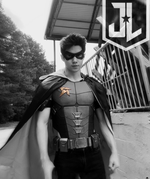 superhero-cosplay-cuties:  Cute guys dressing as their favorite superheroshttps://superhero-cosplay-cuties.tumblr.com