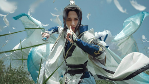 moonbeam-on-changan:  Cosplay of Chunyang martial art school of JX3, a Chinese online role-playing game similar to World of Warcraft. Cosplayed by Can_Yh. Costume inspired by traditional Han Chinese clothes.