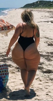 erronblack-tom:  I love your huge ass   Beach babe