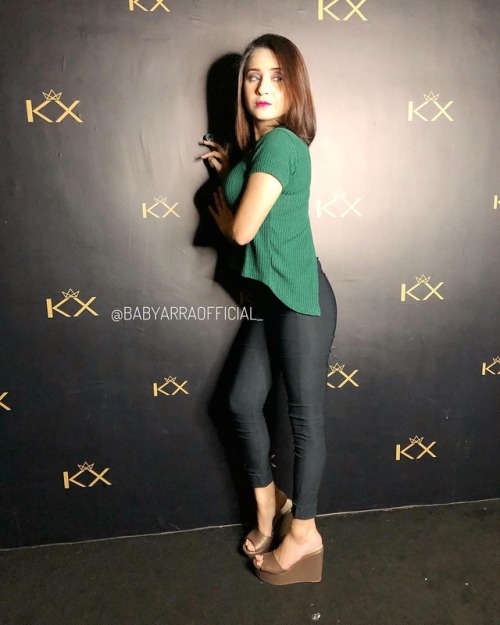 mamahenna: ainnadiahain: gemuktembam:  malayeasyumbrella:  malayeasyumbrella:    ni model apa pulak&