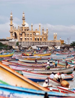 visualjunkee: A JOURNEY OF THE HEART: Kerpala, India - photography: Mahesh Shantaram - text: Joyce Maynard - Travel + Leisure May 2017 “Colorful boats dot the waters along Kerala’s Malabar Coast.”
