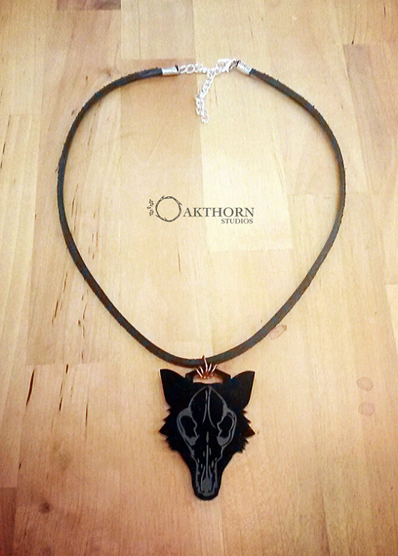 forestsandfoxes: somedeadthings:   This fantastic glossy black necklace was etched
