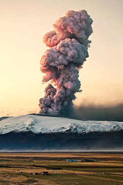 refluent:  Volcano eruption at sunrise by Gunnar Gestur Geirmundsson