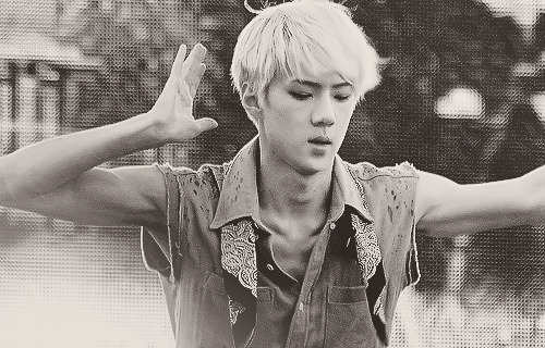 mainexing-deactivated20170514:  Girl, look at those muscles   