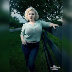 Had a fun adventure of photography and conversation with Lolita @la.la.lolita Enjoy! #honormycurves #retro #blonde #showingout #lolitamarie #marilynmonroe #photography #photosbyphelps #maryland #dmv #sky #50s Photos By Phelps IG: @photosbyphelps I make