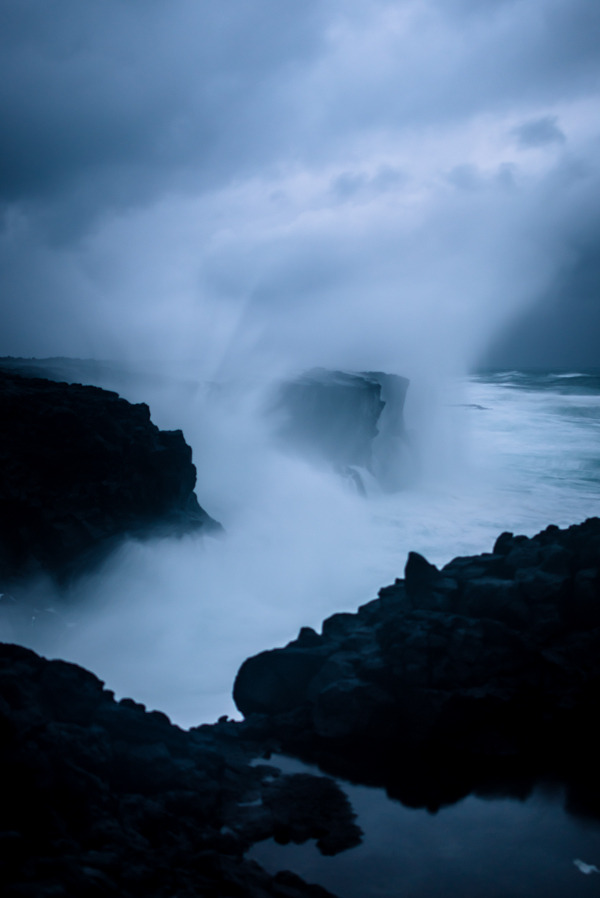 dotcore:  Crashing Waves.by Jan Erik Waider. 