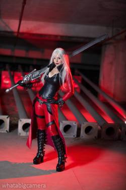 kamikame-cosplay:  Awesome female Dante costume