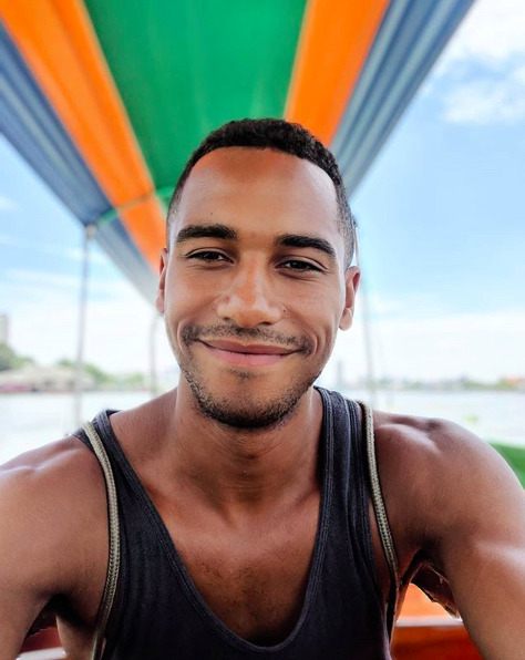 XXX Elliot Knight 🎊 photo