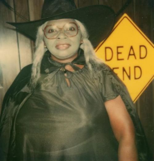 vintageeveryday: 30 candid photographs reveal what Halloween parties looked like in 1970s America.
