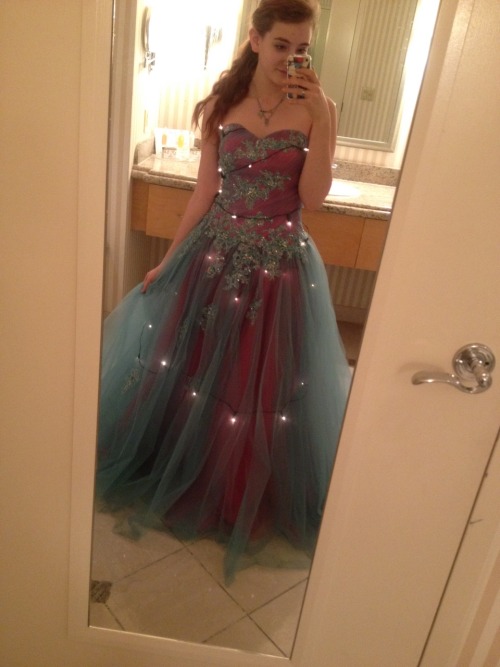 taylorswifty300:Opening-night road trip update #3Here’s my outfit for the show tomorrow!!Destination