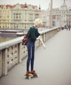 skate-girlz:  Skate girl http://skate-girlz.tumblr.com/