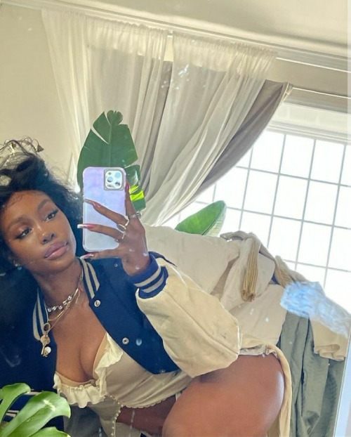 Sza Mirror Pictures ( 📷 )