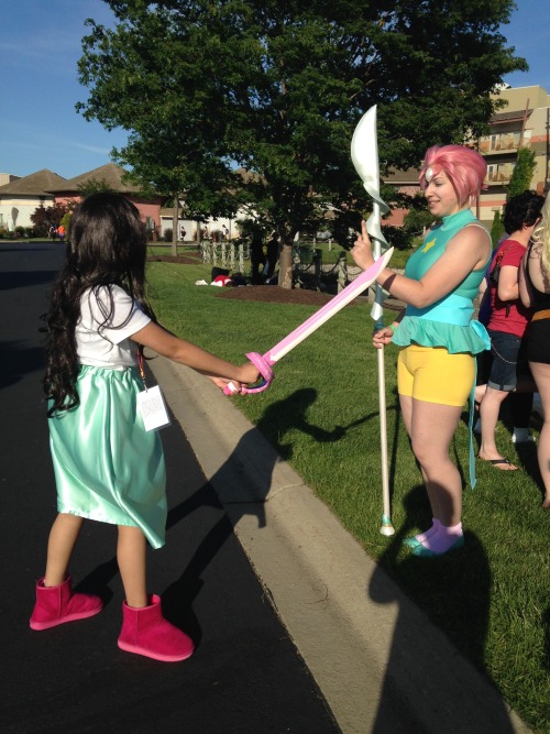 cutie-sunraye:  Aaand some silly pictures we took during our convention experience AS WELL AS SOME CRAZY NATURO COSPLAYERS TAKING PICS DOWN BY THE ROCKS. Sapphire is unicorndreamingsRuby is aces-awayPearl is me Amethyst is megidownConnie and Kuroko