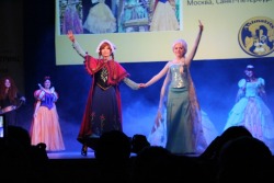 tintintink:  Elsa corset sequins secret!