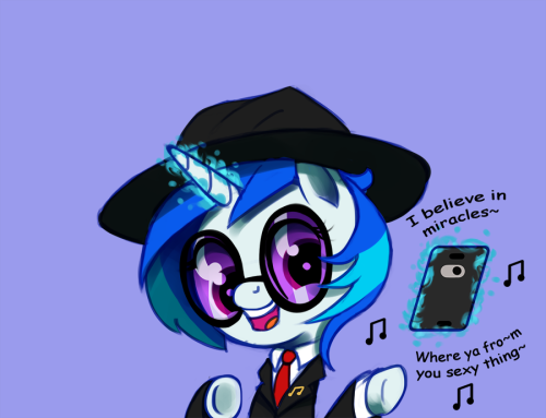 ask-canterlot-musicians:  Octavia: “How old are you?” Vinyl: “Old enough, baby.” *SMACK* Vinyl: “Oooowwwwww.” See you all for the finale tomorrow.  Aww XD Come oooonnnnn my other OTP~ <w<