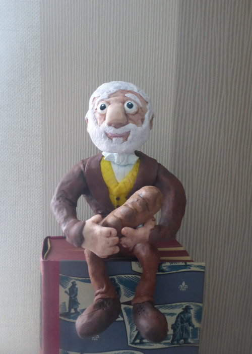 enbyartblog:i made a valjean! (the bread is removable)
