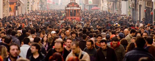 Bütün Türkiye'de ağzı burnu, kaşı gözü düzgün,baktığın zaman herh