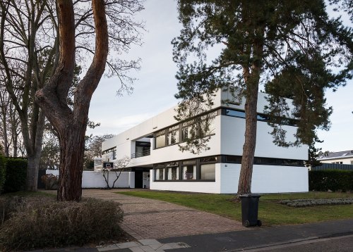 germanpostwarmodern:House Klöcker (1965-67) in Cologne, Germany, by Joachim Schürmann. Photo by Elke