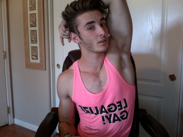 inamillionways:  toxens:  ☽ pale ☾  Excuse me but I am not that pale smh
