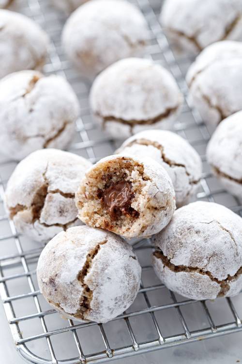 fullcravings: Stuffed Hazelnut Amaretti Cookies