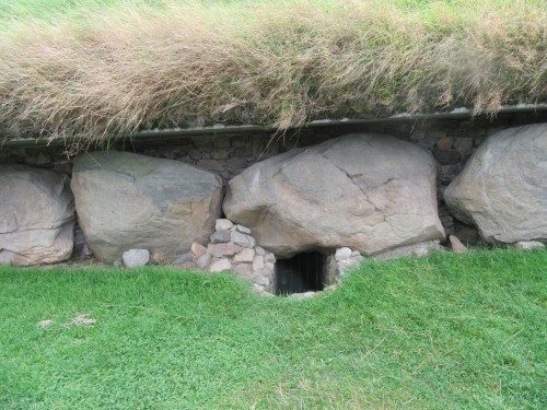 Knowth, Republic of IrelandThis was another morning bus ride out of Dublin to a Neolithic site. The 