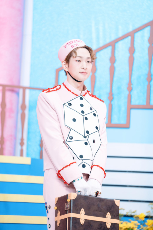 [220417] Onew @ SBS InkigayoCredit: SBS 인기가요 