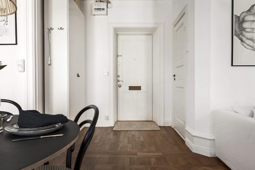 Relaxed Single Apartment | Stockholm, SwedenLayout: (Source: innerstadsspecialisten.se, Tu