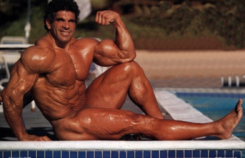 londonboy45:  smut-i-dug-up:  Lou Ferrigno  What a god should look like!  Physically one very ideal handsome, sexy, muscular man - this is what dreams are made of - WOOF