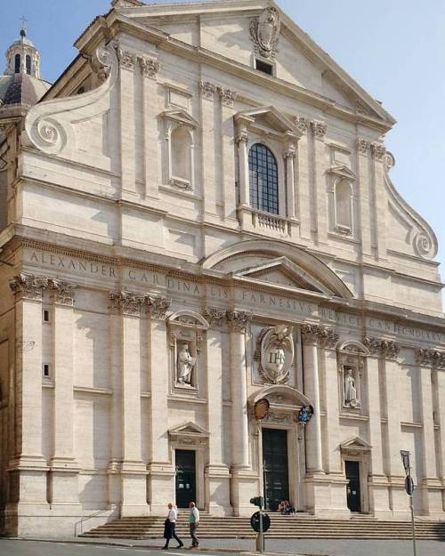 Il Gesù ✨ #nubiaèincittà ___________#ilgesu #ilvignola #art #architecture #architettura #roma #igers