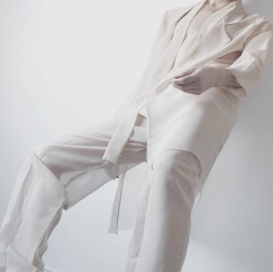 hoemme:  toile suit sewn by moi 