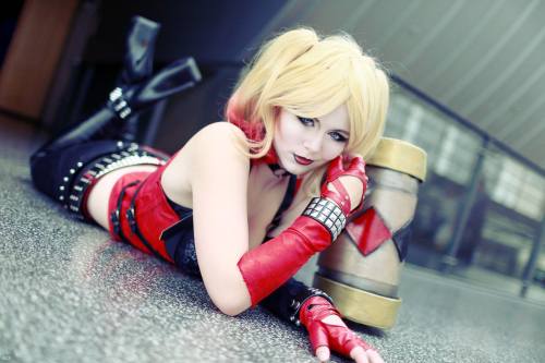 cosplayandgeekstuff:    MiuMoonlight Cosplay (Germany) as Harley Quinn.Photo I by:  Fotograf-13  Photo II by:  Benny Cosplay Photography  