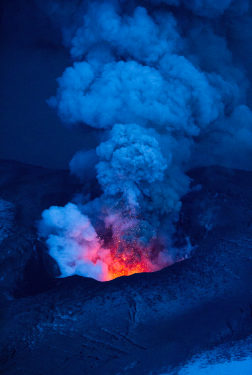 nubbsgalore:  photos of a volcanic eruption and lavafall at fimmvorduhals, east of glacier eyjafjall