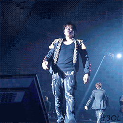 aerintine:  y3ol: #OGSSG Fancam taken by me - Dongwoo (Wings)  #HOLY FUCK THE 3RD GIF 