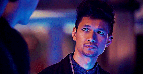 tothetrashwhereibelong:banedaily:“Magnus, we have this covered” [image ID: four gifs of magnus watch