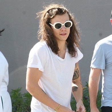 harrymusics: Harry + his white glasses