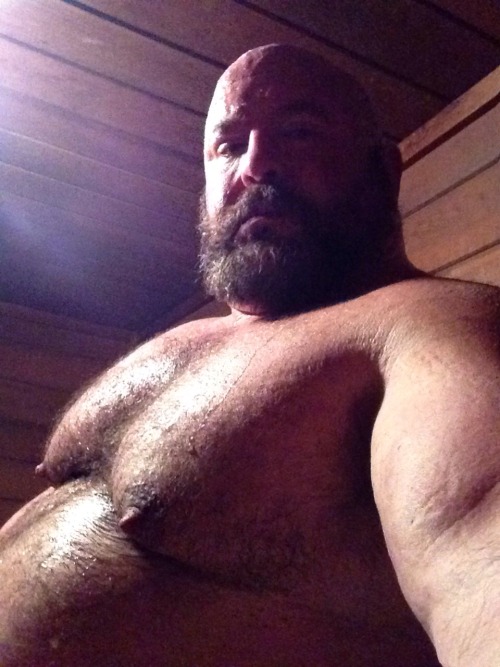 BigLittleTim in the sauna after the gym.