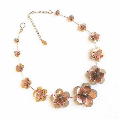 I am in love with this layered flower daisy chain inspired floral necklace! I will hit the shop this