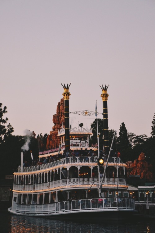 jessicaliphotos:Let’s float down the Rivers of America.