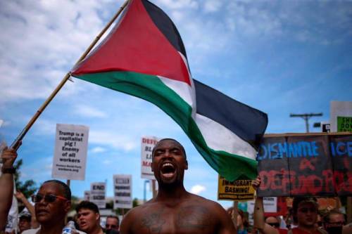 Demonstrators wave Palestinian flag &amp; chant slogans, including #BlackLivesMatter. #Ohio. Jul