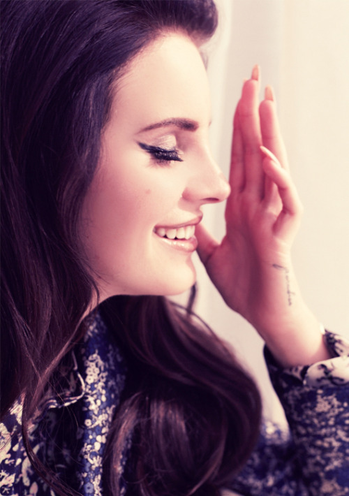 disneyprincesshigh:    Merry Christmas Eve! Here’s one more set of 2 exclusive Lana outtakes, taken from her Vogue China shoot in 2012.