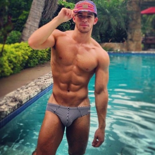 tabloidheat101:  Julian Gabriel