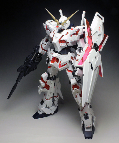 tomahawkfield:  (via http://zgmfxg.web.fc2.com/GUNDAM/UC/MEGASIZE/UNICORN_GUNDAM/1/MEGASIZE_UNICORN_GUNDAM1_1.html) 