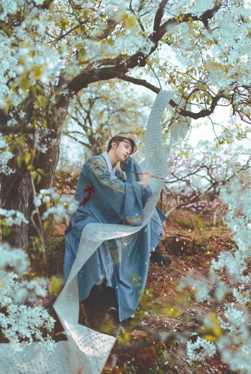 ziseviolet: Hanfu (han chinese clothing) photoset via coser小梦, Part 3 (Part 1/2). He wears Ming Dyn