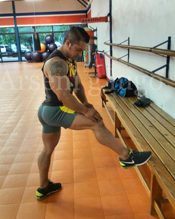 nalgoncogible:  Que rico y delicioso macho con unas nalgotas, para culearlo por horas