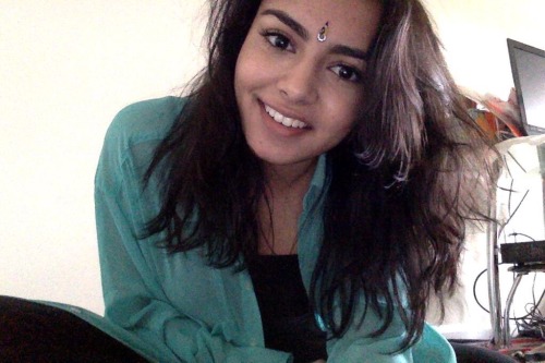 figurized:  i just wanted to get involved in #reclaimthebindiweek  Beautiful smile!!