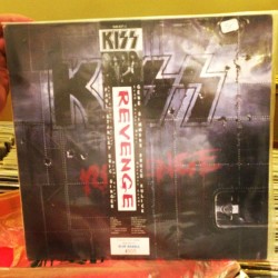 vinylfy:  Kiss - Revenge, at the Record Show #vinyl #vinil #record #records #recordcollector #recordcollection #lp #vinylcollector #vinylcollection #vinyligclub #vinyladdict #vinyljunkie #music  #vinylcollectionpost #recordfair #recordshow #kiss #revenge