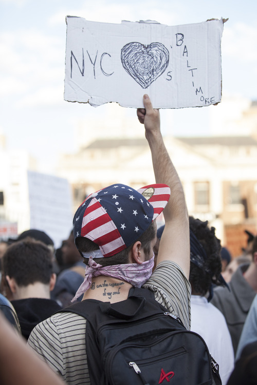 huffingtonpost:  Thousands Of New York Protesters Rally In Solidarity With Balitmore’s Freddie GrayNEW YORK – A New York police officer was hurt and at least a dozen people were arrested Wednesday as thousands of protestors gathered in support of