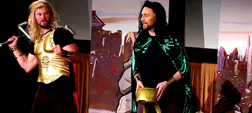 notcaycepollard:  greatcateblanchett: Thor Ragnarok cast crashed a screening of Thor Ragnarok and let them experience 4D version. this year, the children of mitchell brook primary school are putting on a Very Special school play 